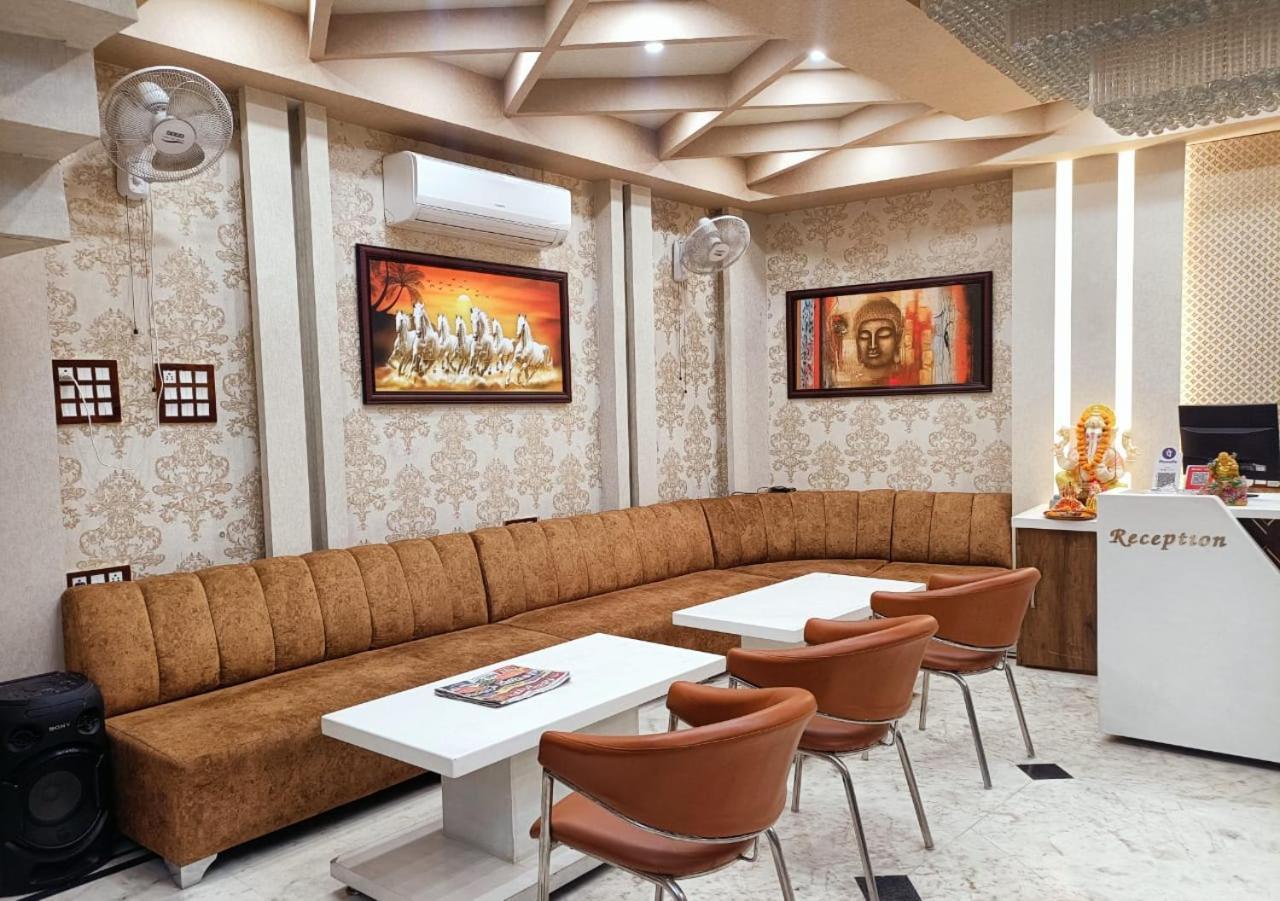 V Square Airport Hotel 러크나우 외부 사진