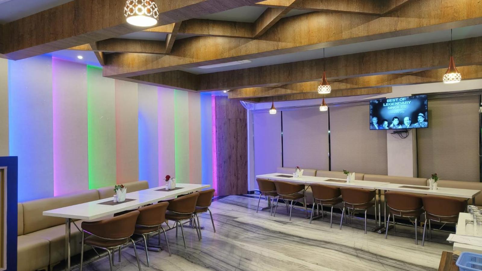 V Square Airport Hotel 러크나우 외부 사진